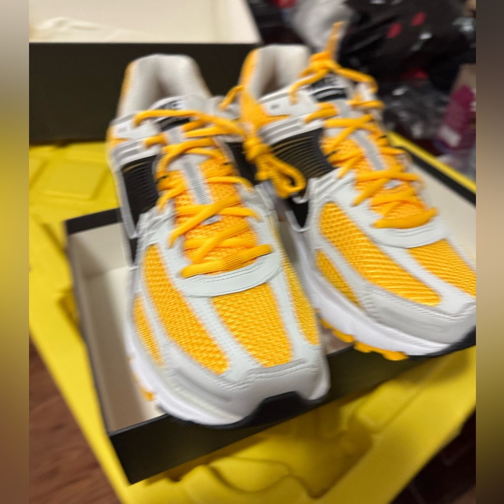 Nike - Picture 2 of 2